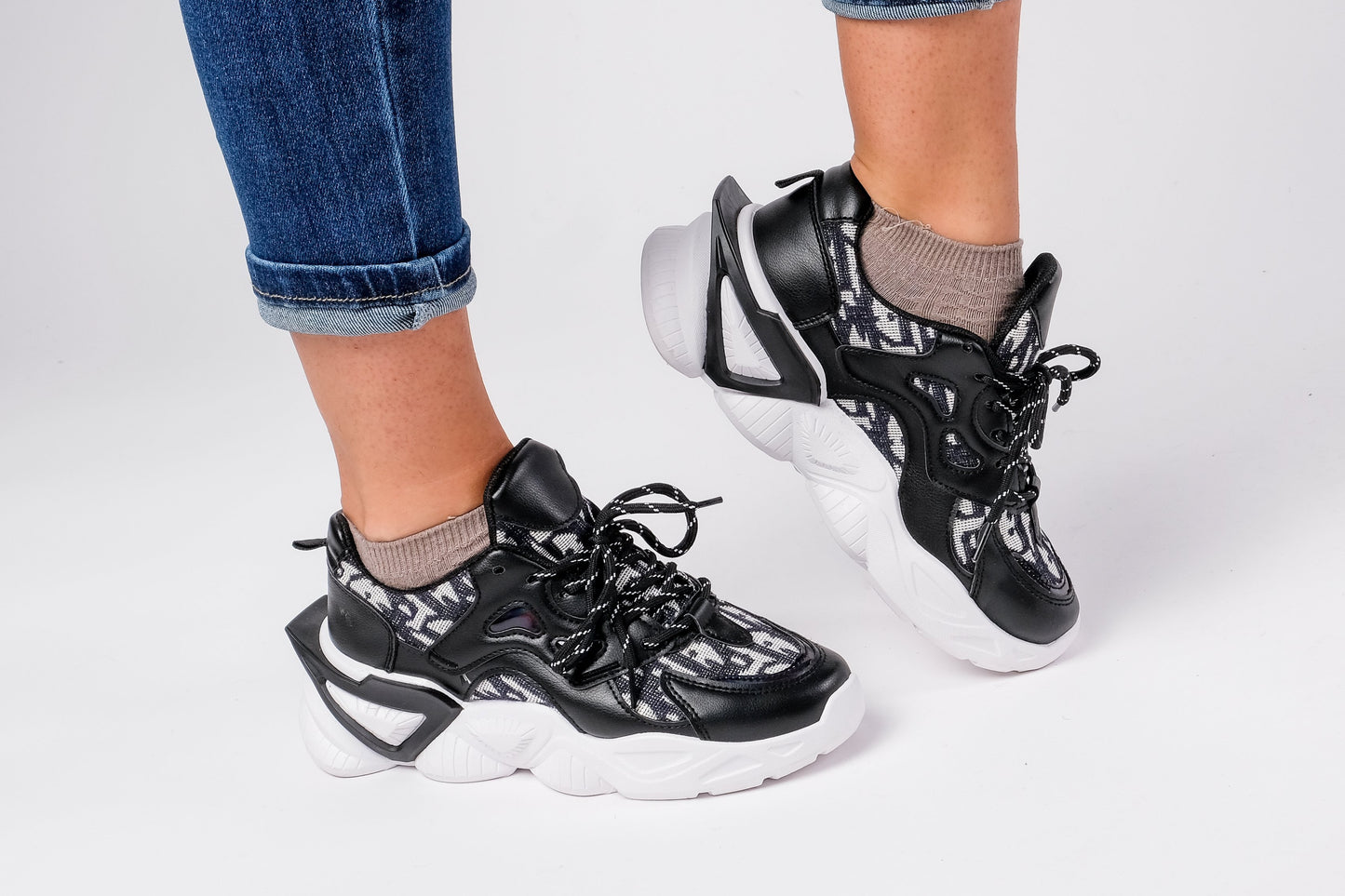 Pippa - Chunky Sole Textured Trainer In Black - Pinstripe