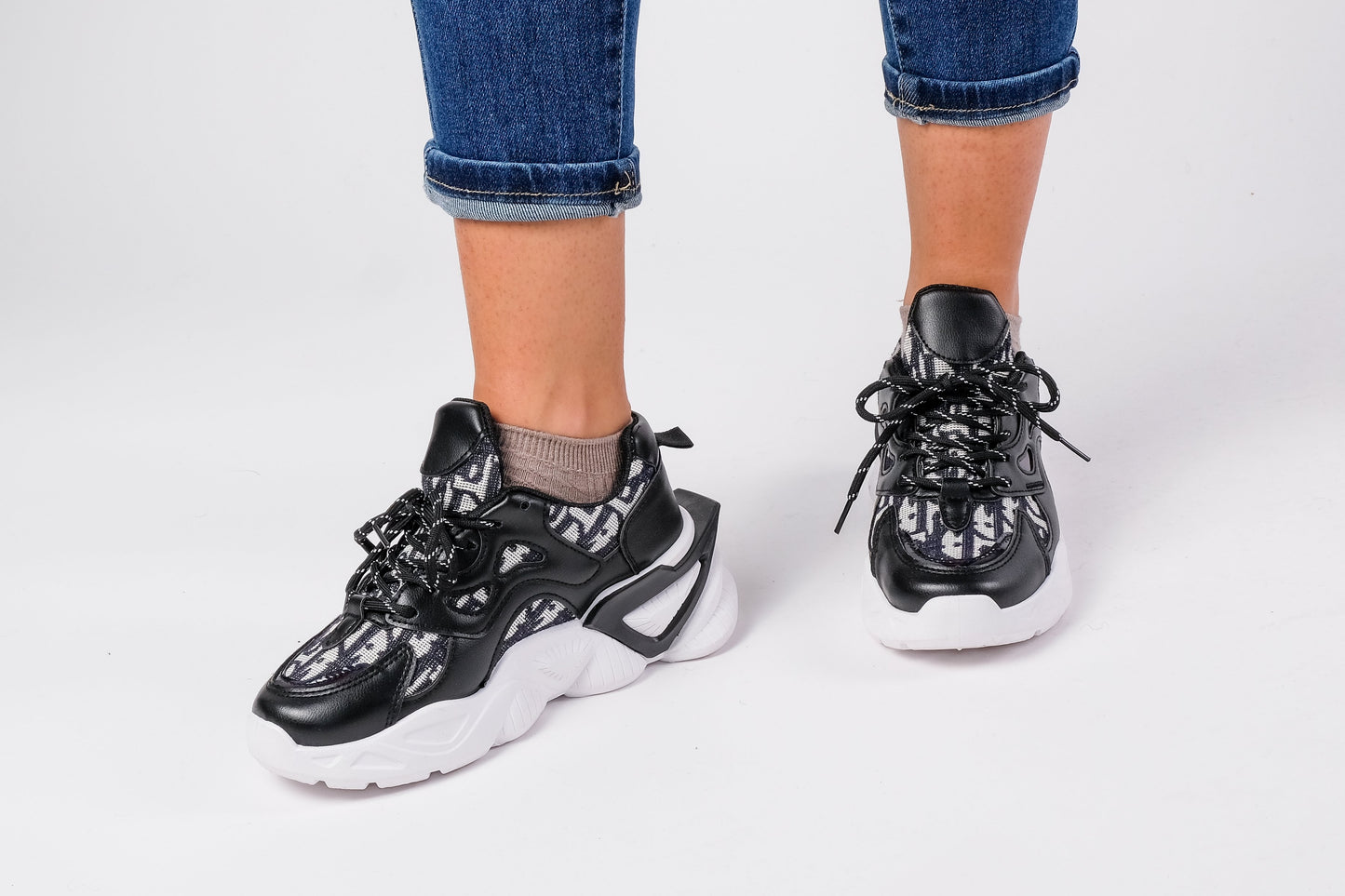 Pippa - Chunky Sole Textured Trainer In Black - Pinstripe