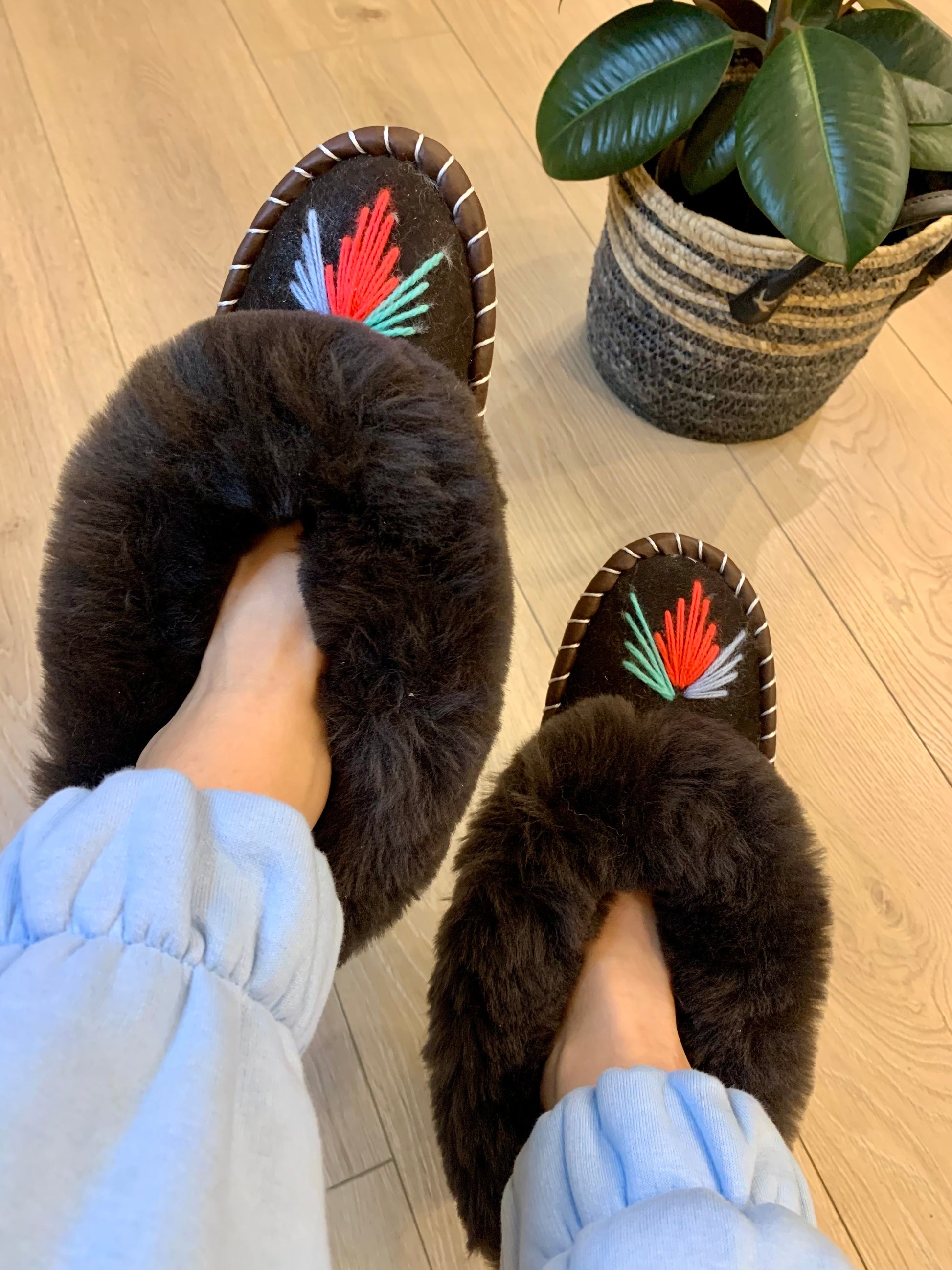 Sheep 🐑 Fur Slippers Dark Brown Fur - Pinstripe