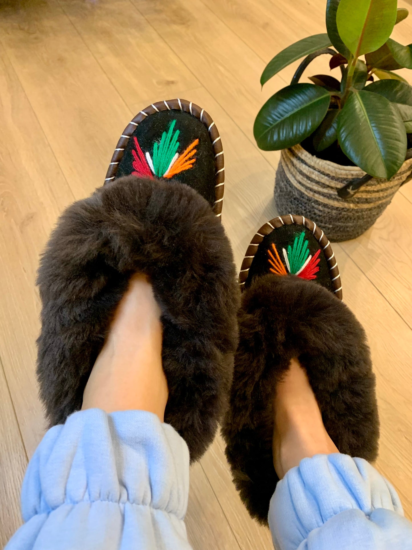 Sheep 🐑 Fur Slippers Dark Brown Fur - Pinstripe