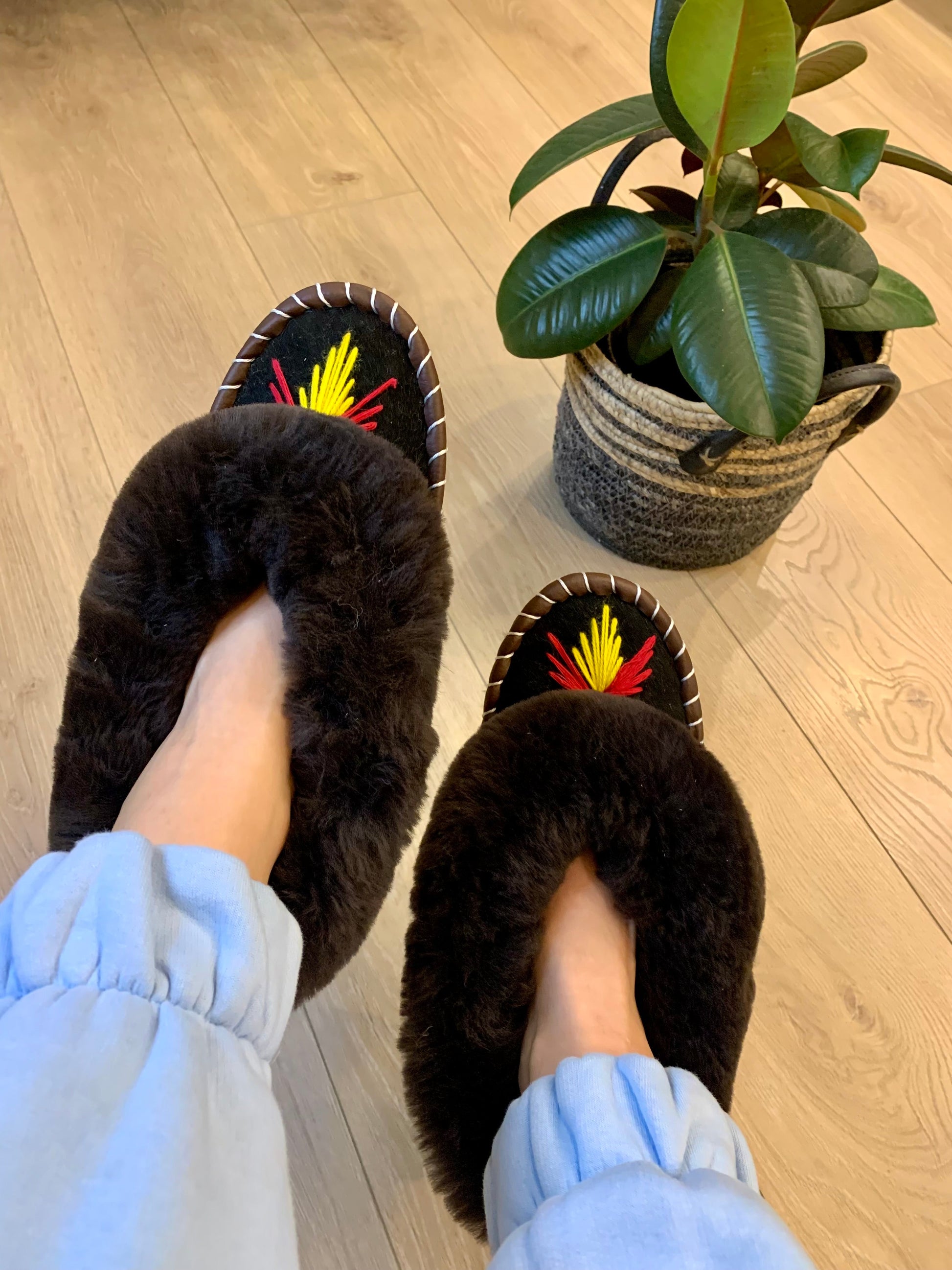 Sheep 🐑 Fur Slippers Dark Brown Fur - Pinstripe