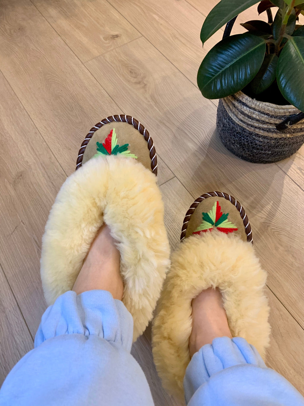 Sheep 🐑 Fur Slippers Ivory Fur - Pinstripe